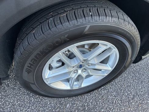 Used 2025 Ford Explorer Active w/ Active Comfort Package image 17