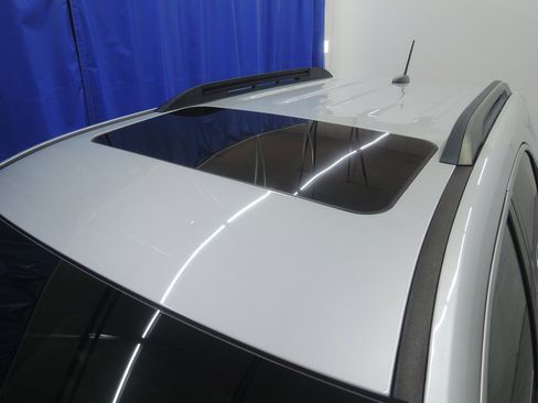 Used 2017 Chevrolet Equinox LT w/ Convenience Package image 4