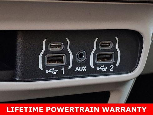 Used 2024 Chrysler Voyager LX image 24