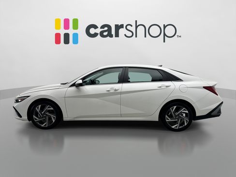 Used 2026 Hyundai Elantra Limited FWD image 2
