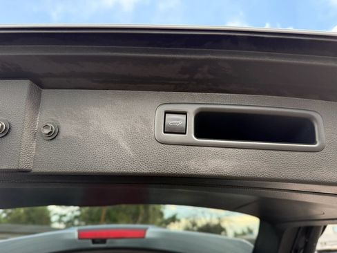 Used 2021 Toyota Highlander XLE AWD/4WD image 26