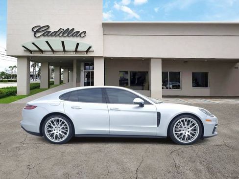 Used 2018 Porsche Panamera RWD image 6