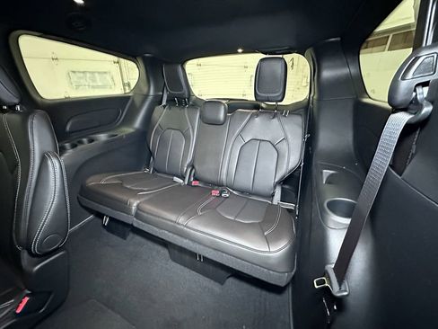 New 2026 Chrysler Pacifica Select image 24