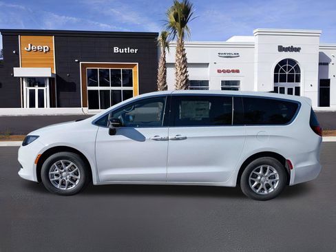 New 2026 Chrysler Voyager LX image 3
