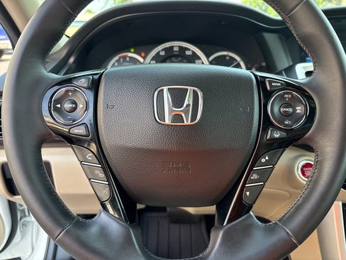 Used 2016 Honda Accord Touring image 19