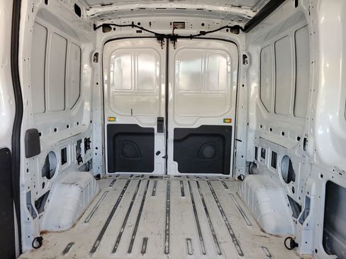 Used 2022 Ford Transit 250 Medium Roof image 6