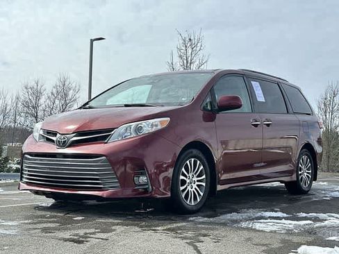 Used 2018 Toyota Sienna XLE w/ XLE Navigation Package image 20