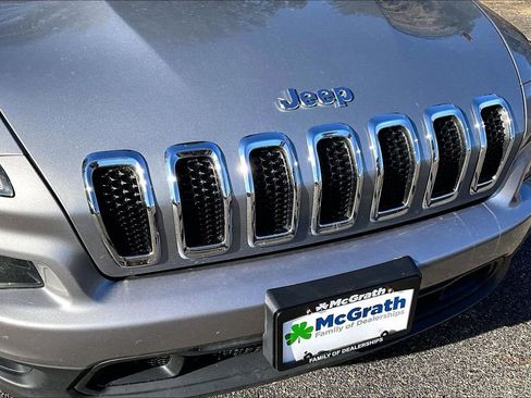 Used 2017 Jeep Cherokee Latitude w/ Cold Weather Group image 29