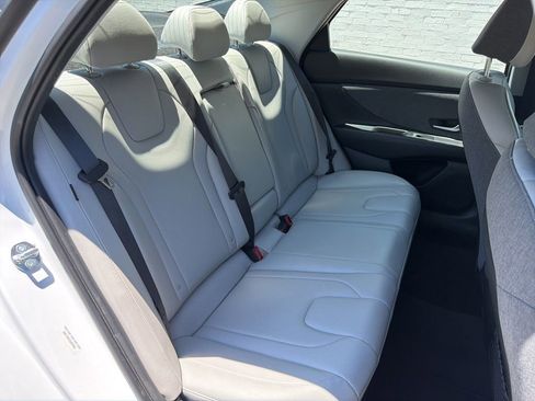 Used 2025 Hyundai Elantra Limited FWD image 11