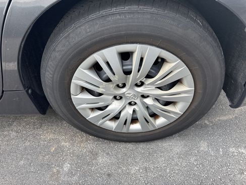 Used 2014 Toyota Camry FWD image 11