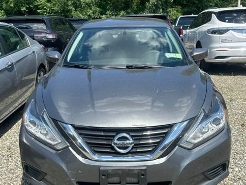 Used 2017 Nissan Altima 2.5 S w/ Power Driver Seat Package FWD image 1