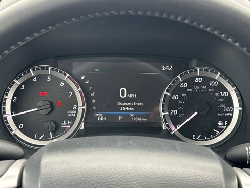 Used 2025 Toyota Highlander LE FWD image 18