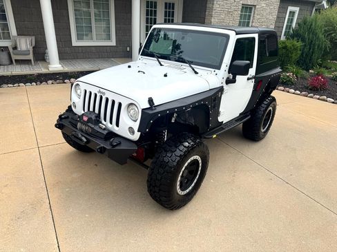 Used 2017 Jeep Wrangler Rubicon w/ Power Convenience Group image 24