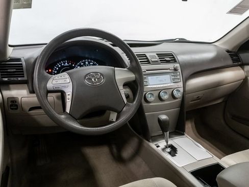 Used 2009 Toyota Camry LE FWD image 5