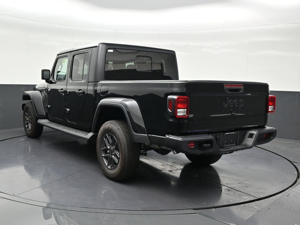 Used 2025 Jeep Gladiator Sport AWD/4WD image 3