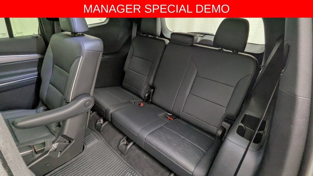 Used 2026 Buick Enclave Sport Touring w/ Power Package AWD/4WD image 34