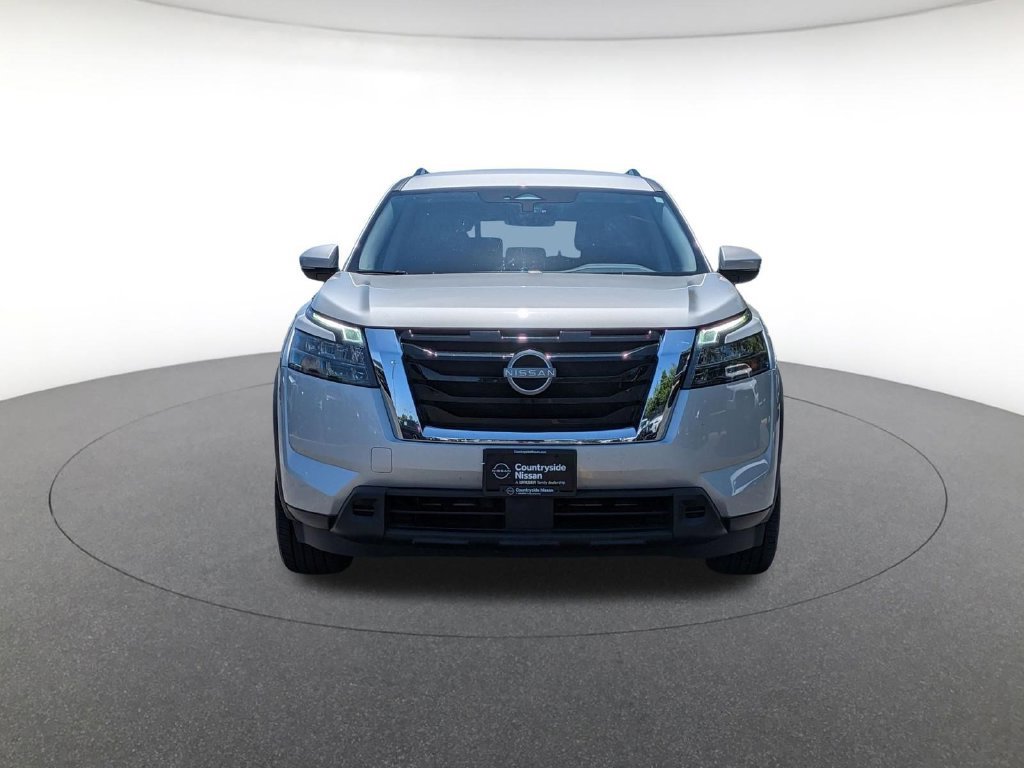 Used 2025 Nissan Pathfinder SV AWD/4WD image 2