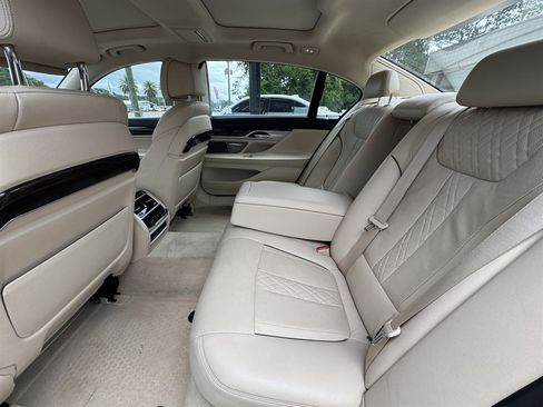 Used 2019 BMW 750i RWD image 12