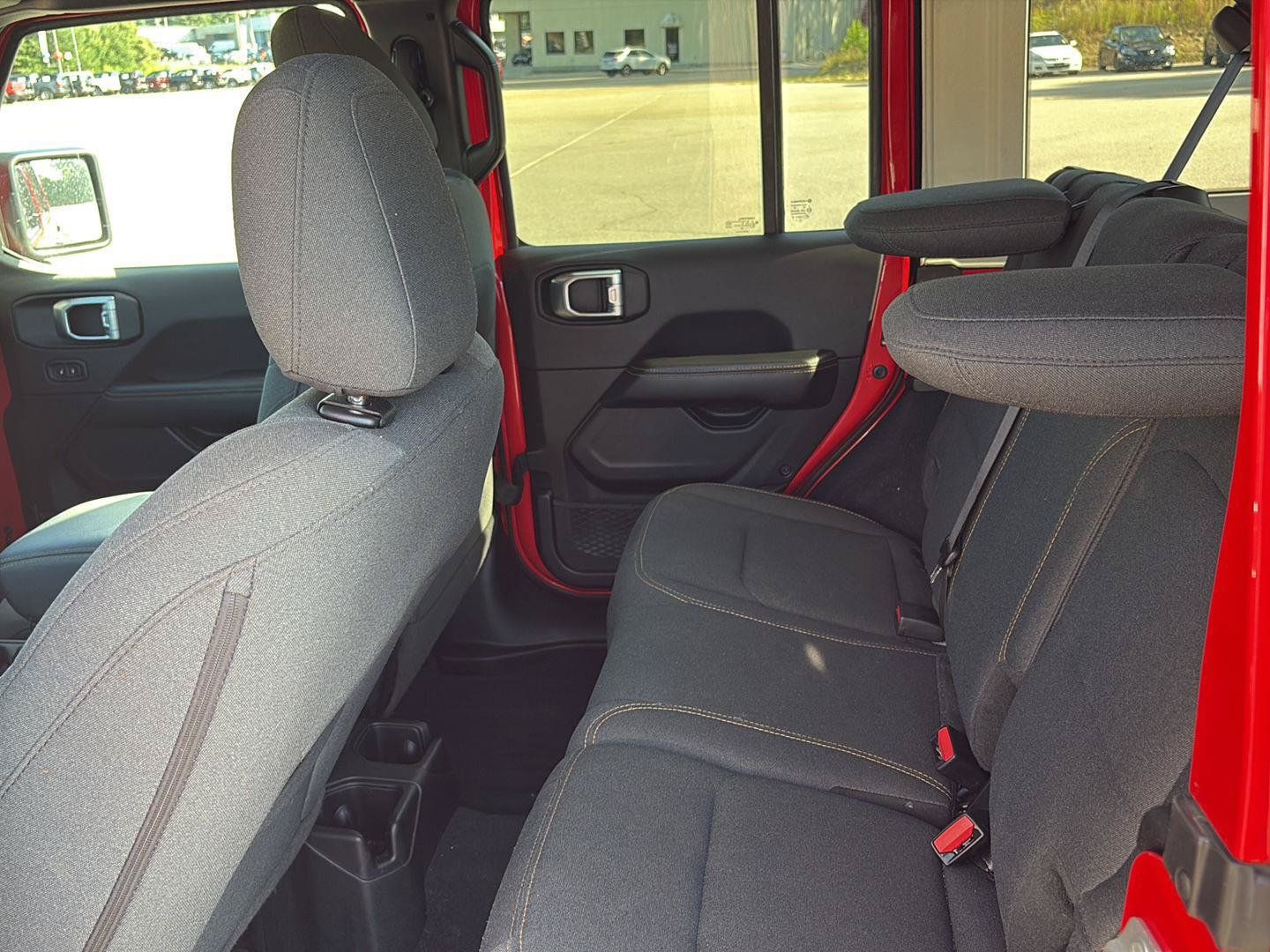 Used 2026 Jeep Wrangler Unlimited Sahara AWD/4WD image 6