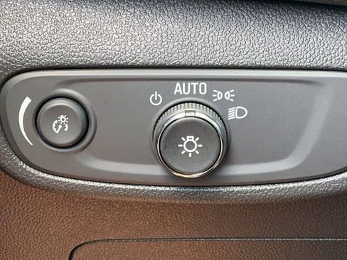 Used 2025 Chevrolet TrailBlazer LS w/ LS Convenience Package FWD image 26