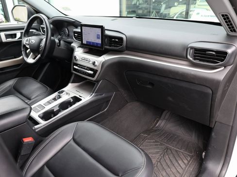 Used 2022 Ford Explorer XLT w/ Equipment Group 202A image 20