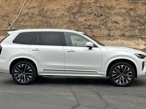 New 2026 Volvo XC90 B6 Plus AWD/4WD image 3