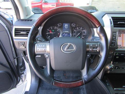 Used 2017 Lexus GX 460 image 14