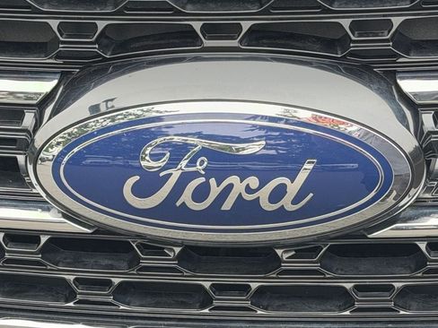 Used 2020 Ford Explorer XLT w/ Equipment Group 202A AWD/4WD image 34