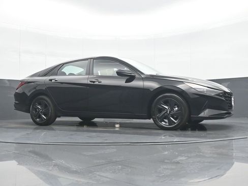 Used 2023 Hyundai Elantra SEL w/ Cargo Package image 32