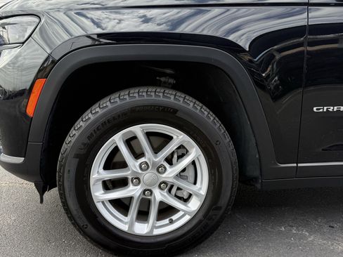 Used 2024 Jeep Grand Cherokee L Laredo image 32