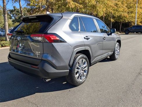 Used 2023 Toyota RAV4 XLE Premium image 8
