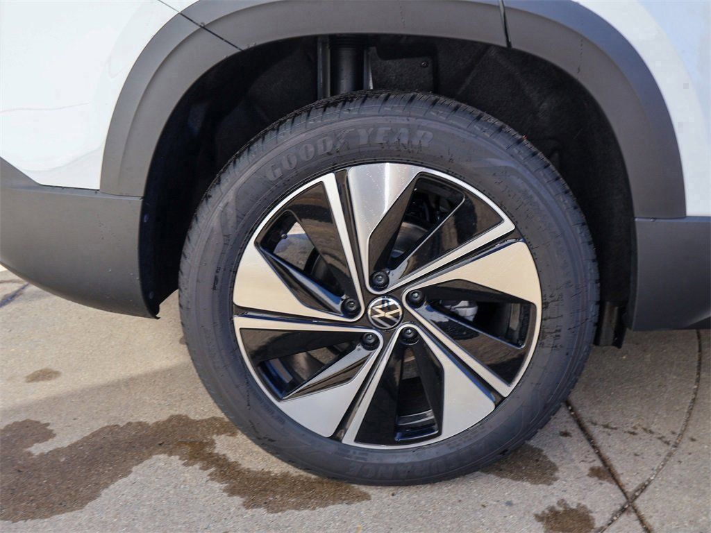 New 2026 Volkswagen Taos SE AWD/4WD image 9