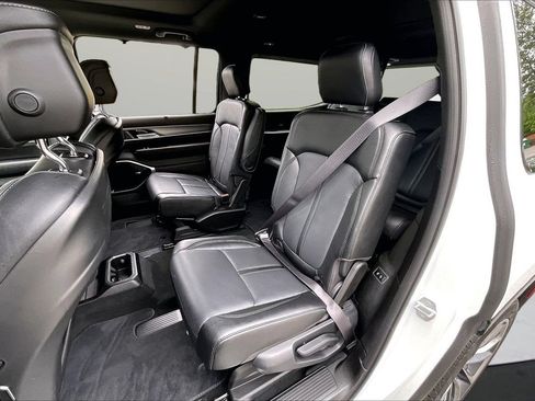 Certified 2025 Jeep Wagoneer Series III w/ Premium Group I AWD/4WD image 24