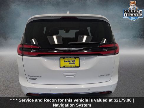 Used 2022 Chrysler Pacifica Limited image 6