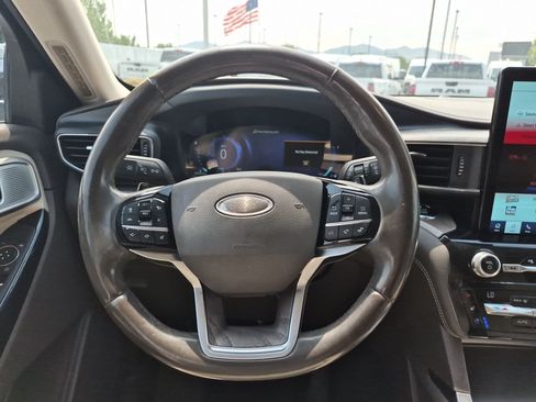 Used 2021 Ford Explorer Platinum w/ Equipment Group 601A AWD/4WD image 19