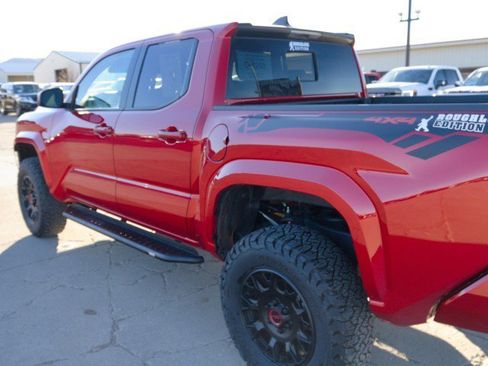 Used 2025 Toyota Tacoma SR5 image 9