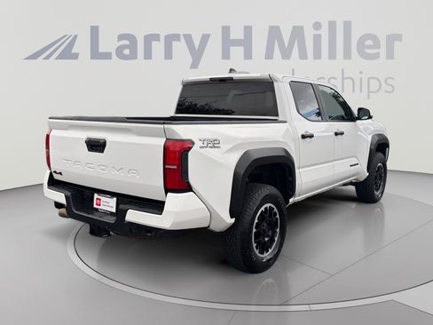 Used 2024 Toyota Tacoma TRD Off-Road AWD/4WD image 5