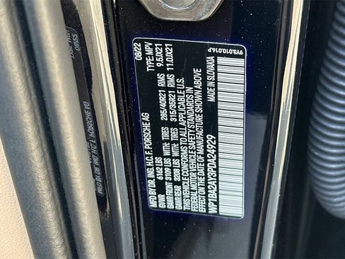 Used 2023 Porsche Cayenne Platinum Edition image 36