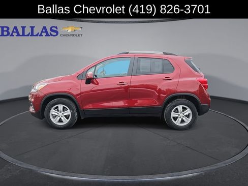Certified 2022 Chevrolet Trax LT w/ LT Convenience Package image 5