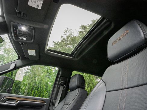 Used 2024 Chevrolet Silverado 3500 High Country w/ Technology Package AWD/4WD image 28