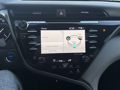 Used 2020 Toyota Camry LE image 13