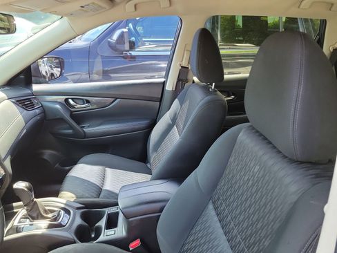 Used 2018 Nissan Rogue SV w/ Premium Package FWD image 10