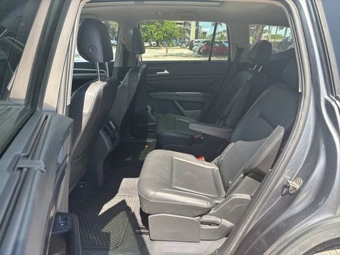 Used 2018 Volkswagen Atlas SEL w/ R-Line Package image 6
