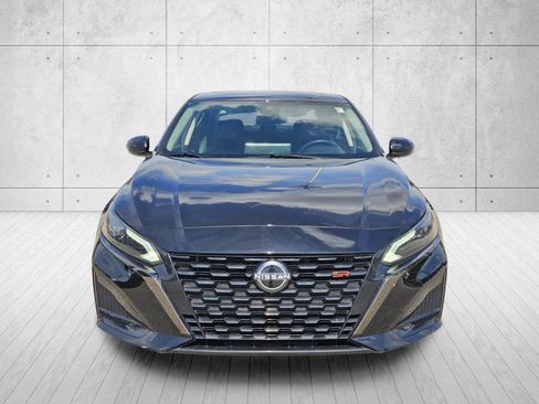 Used 2023 Nissan Altima 2.5 SR w/ SR Premium Package FWD image 2