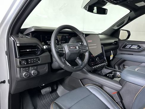 New 2026 GMC Yukon AT4 AWD/4WD image 10