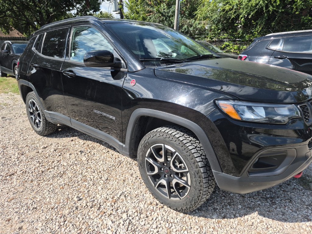 Used 2025 Jeep Compass Trailhawk AWD/4WD image 4