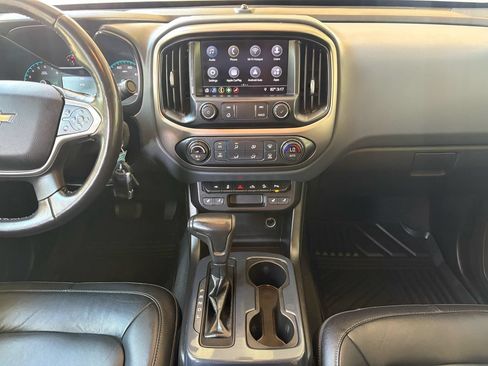 Used 2019 Chevrolet Colorado Z71 AWD/4WD image 14