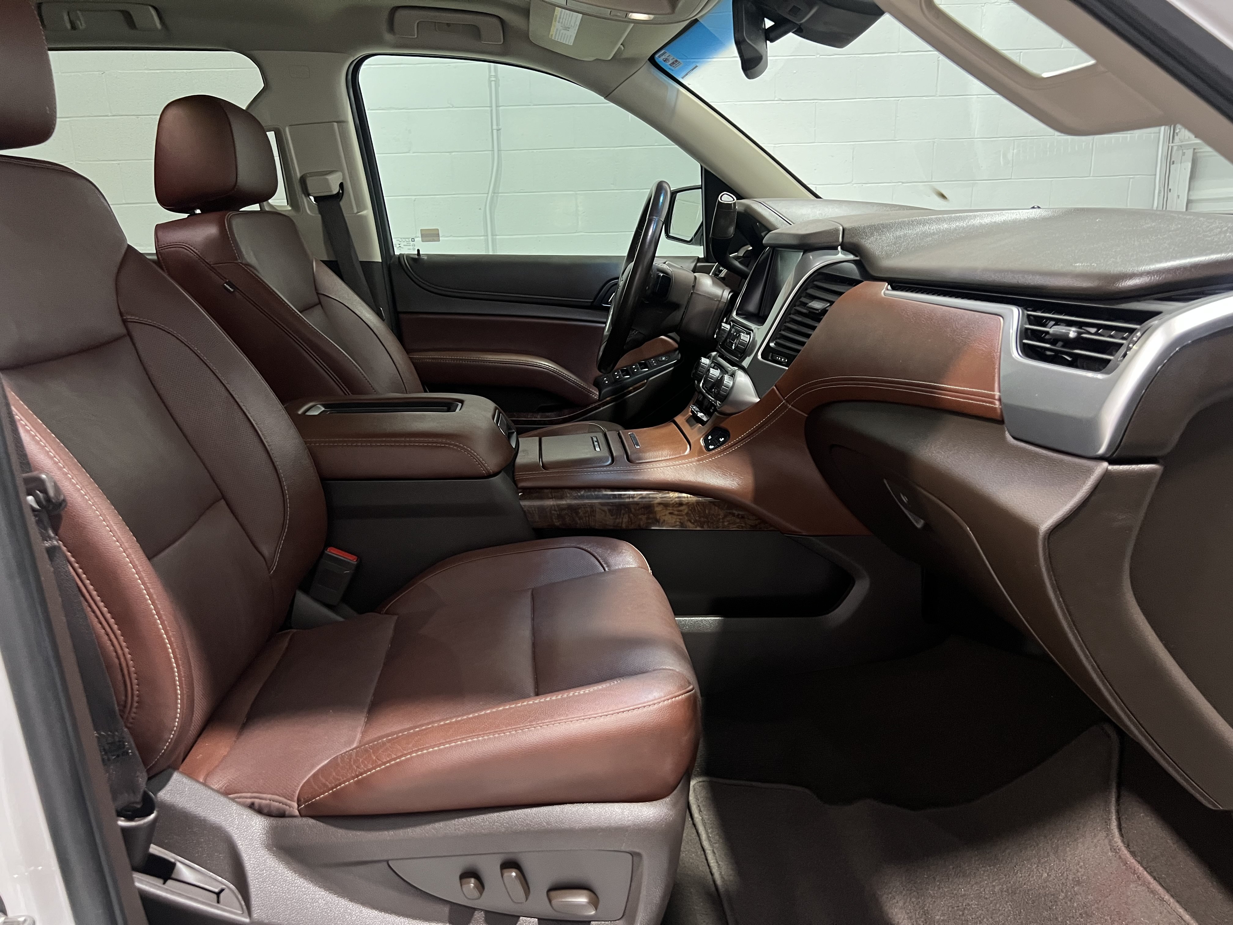 Used 2019 Chevrolet Suburban Premier AWD/4WD image 15