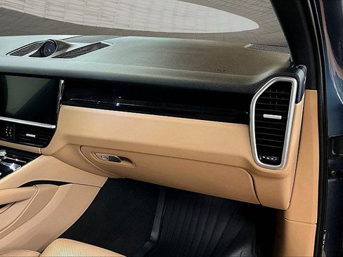 Used 2019 Porsche Cayenne image 16