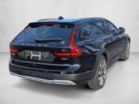 Used 2022 Volvo V90 B6 Cross Country w/ Lounge Package image 5